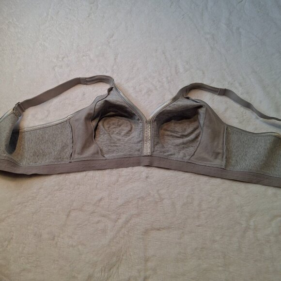 Cacique Wireless Bra Sz 42D Full Coverage Adjustable Straps Neutral Minimalist - Picture 8 of 8